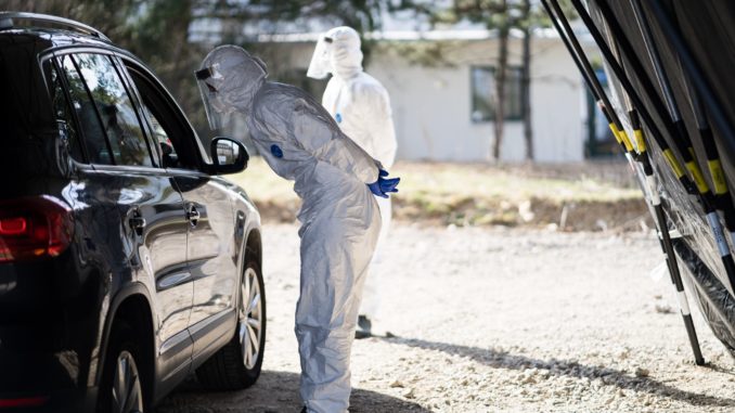 Odběrový stan u Fakultní nemocnice Brno