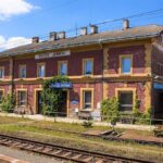 Aktuálně: Na trati do Prahy spadla trolej, mezistátní vlaky objíždí Brno